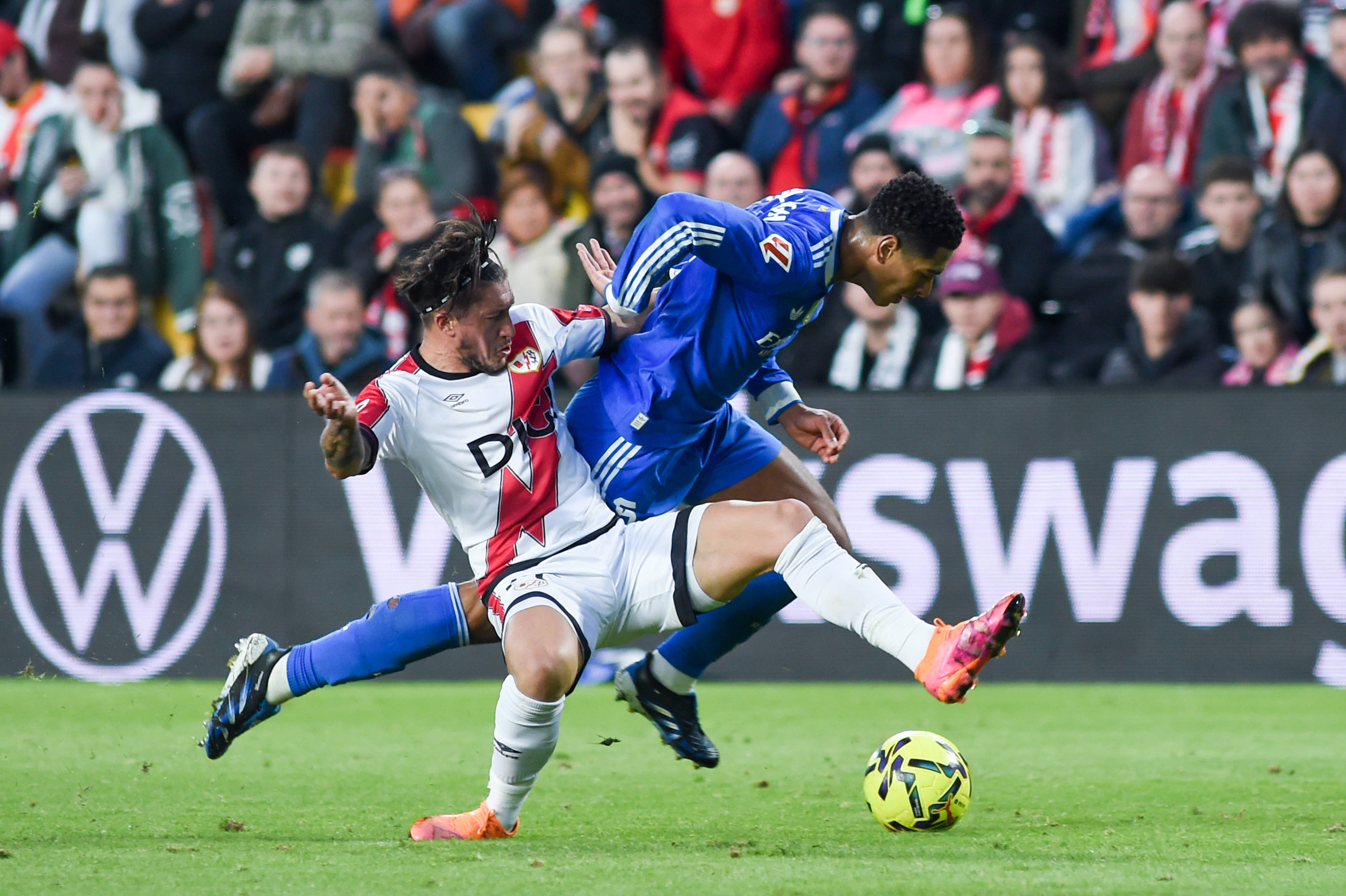 梅西在皇家马德里比赛中势不可挡马德里竞技迎英超关键赛，媒体一致点评：达拉斯独行侠清晨遗憾出局的简单介绍