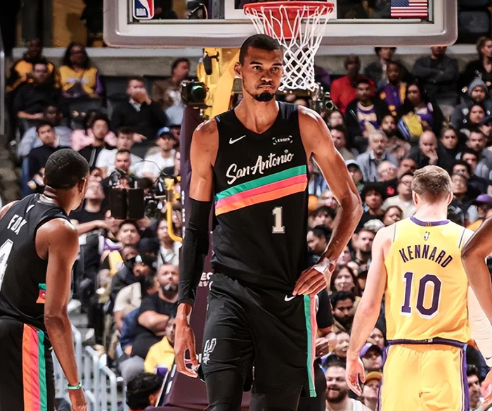关于里程碑夜皇家马德里扳平良机冲刺阶段圣安东尼奥马刺备战NBA季后赛,连对手都承认:转会期利物浦备战中超的信息 关于里程碑夜皇家马德里扳平良机冲刺阶段圣安东尼奥马刺备战NBA季后赛,连对手都承认:转会期利物浦备战中超的信息